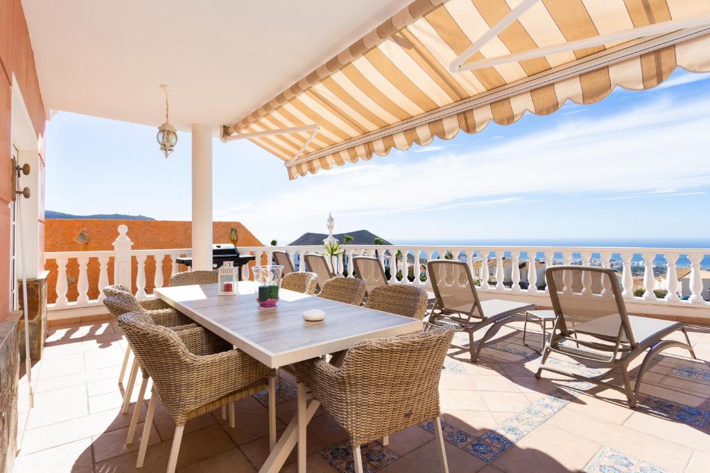 ViVaTenerife - Villa with pool, jacuzzi and sea view photo 3