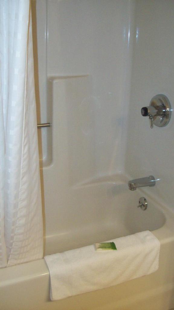 AmericInn by Wyndham Silver City - Tap to explore photos