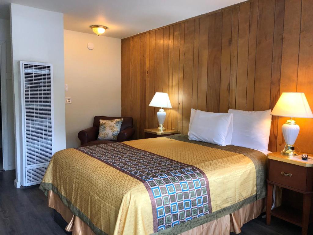 Cedar Inn & Suites photo 3