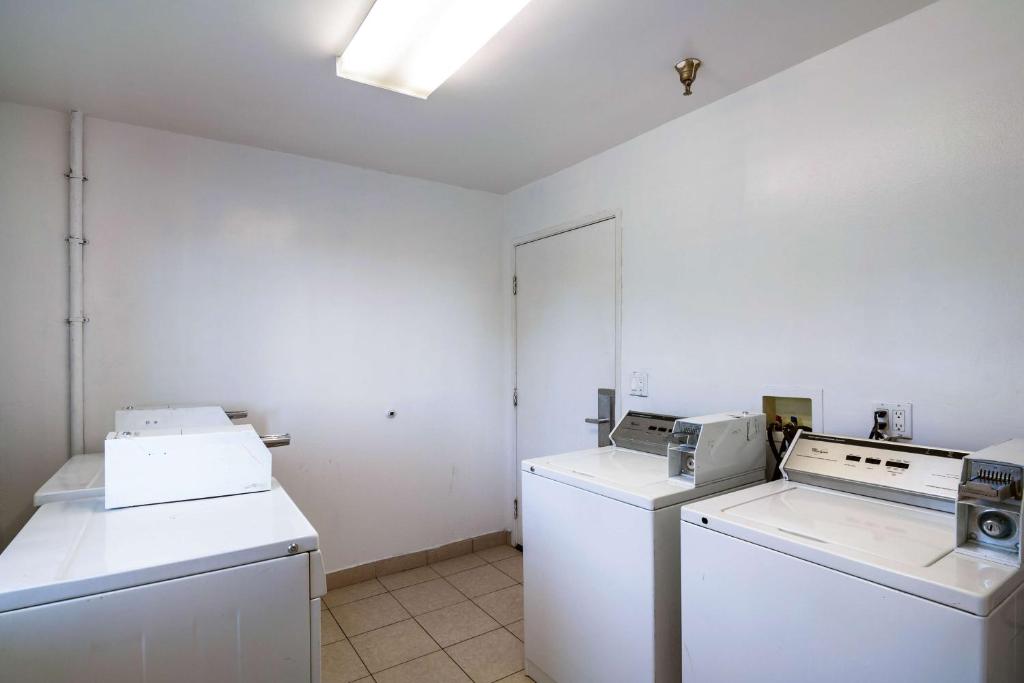 Motel 6 Monterey Park, CA image