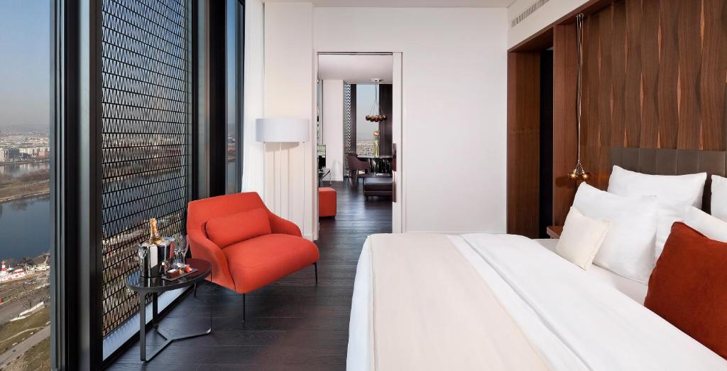 Сьюит (Люкс Master с правом посещения представительского лаунджа), Melia Vienna