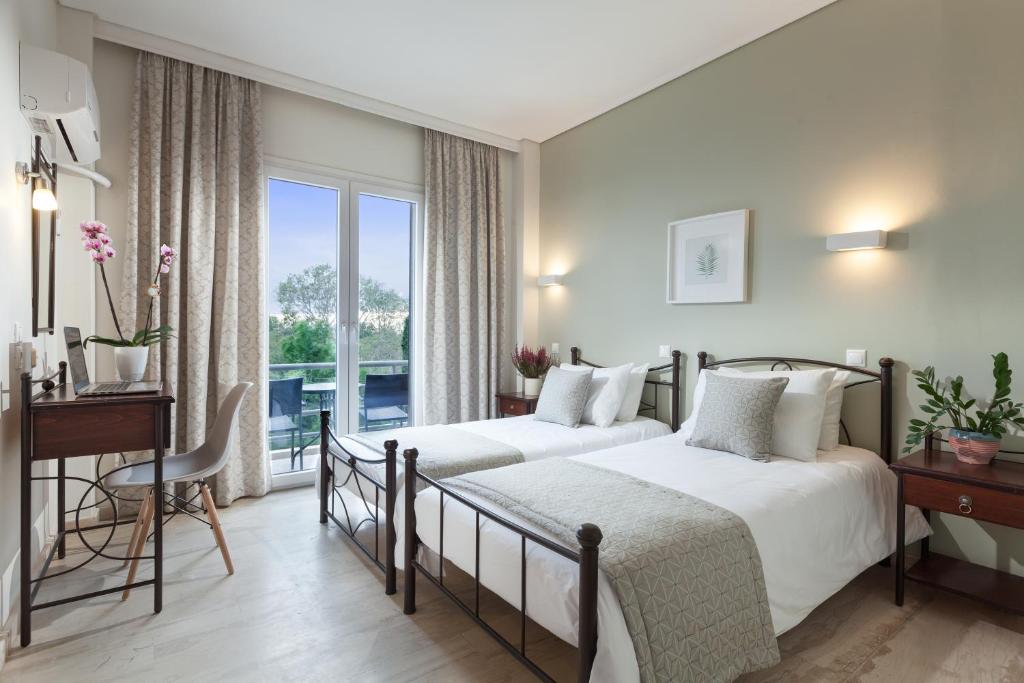 Четырехместный (Улучшенный четырехместный номер), Minavra Hotel