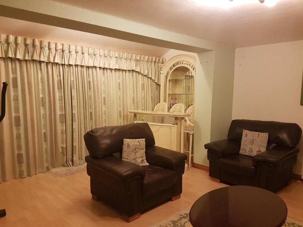 3 bed room house photo 4