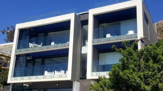 GORDON's SHORE LUXURY APARTMENTS - Solar Powered photo 4