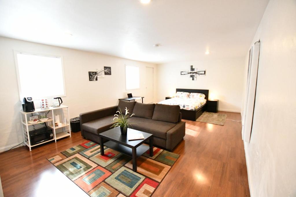 Private Unit / Private Bathroom Near BART & SF image