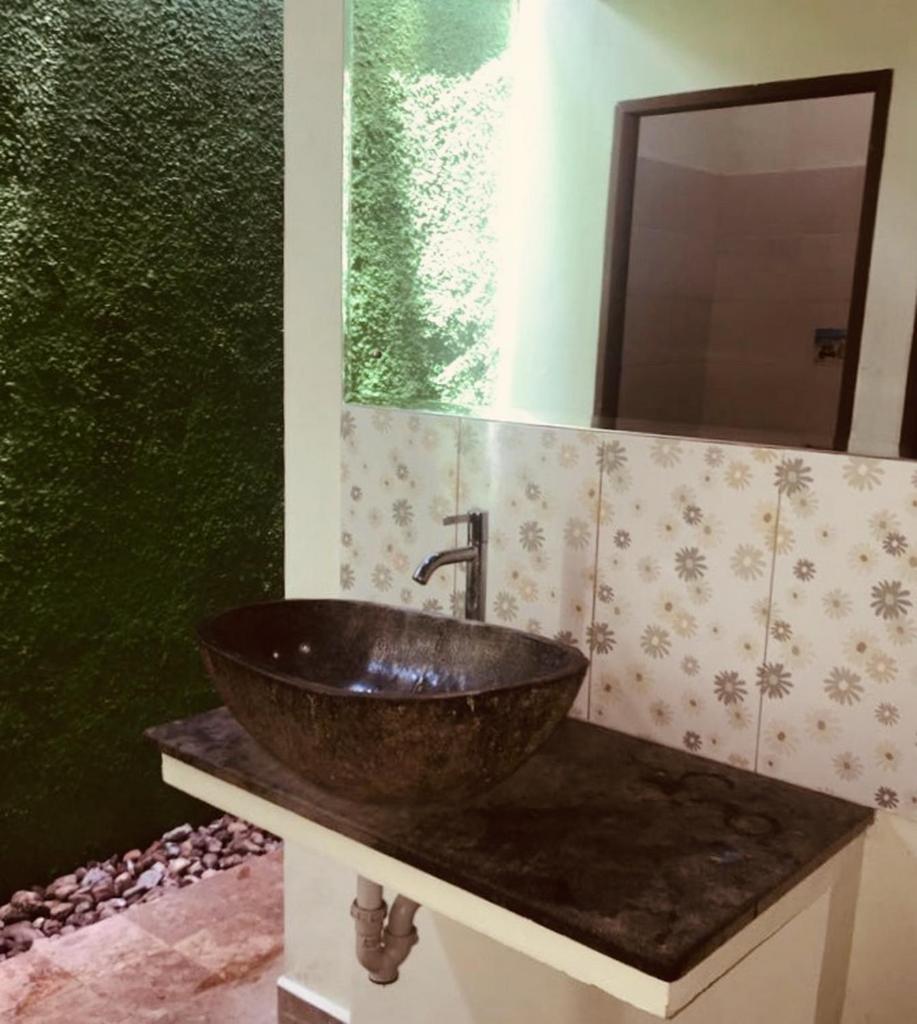 Lembongan Hostel - Tap to explore photos