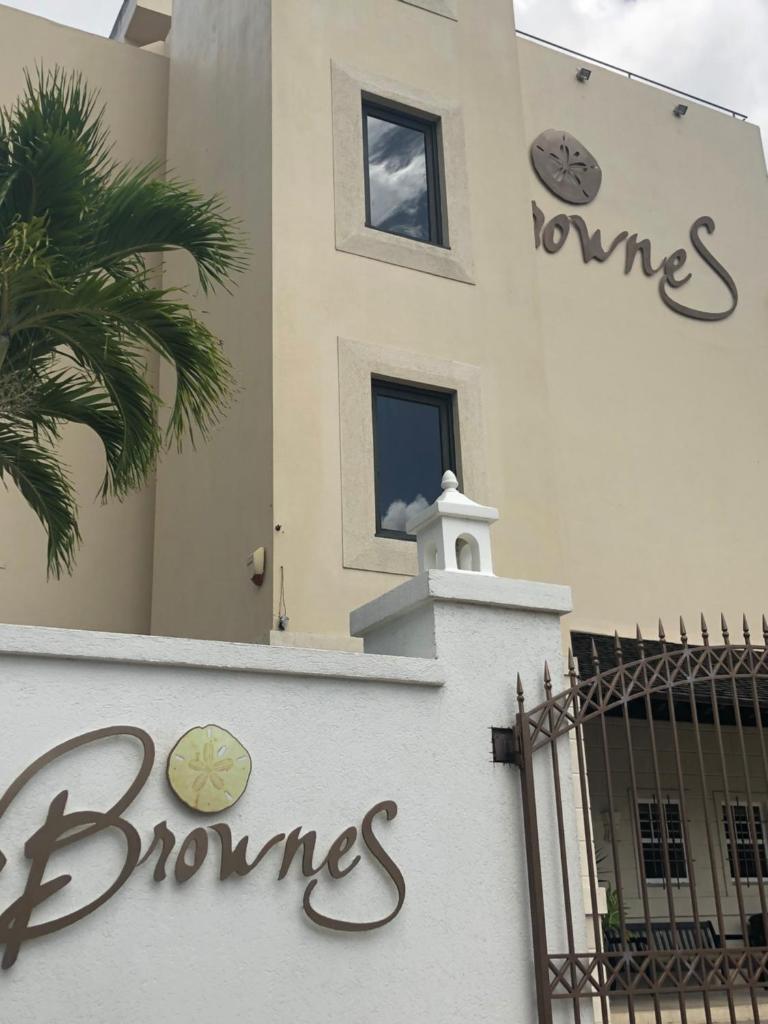 Brownes Condominium 1 photo 2