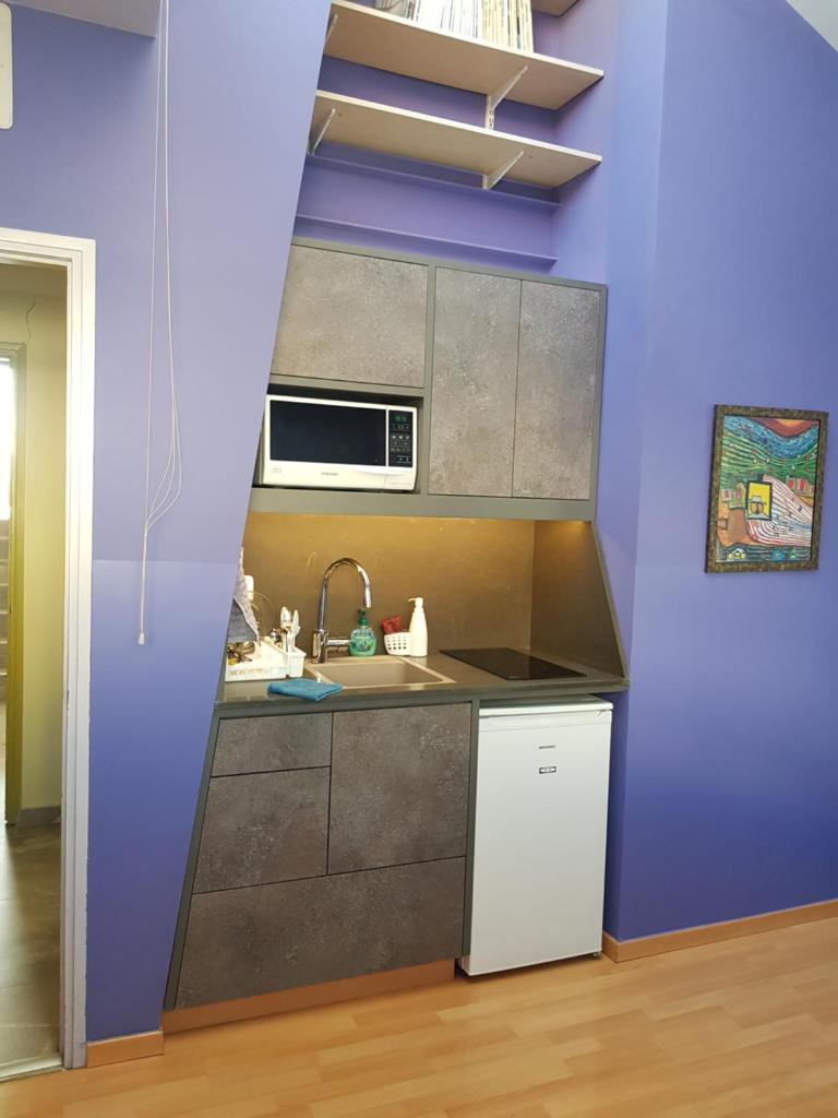 Bright, inviting, unique architecture, great location flat photo 3