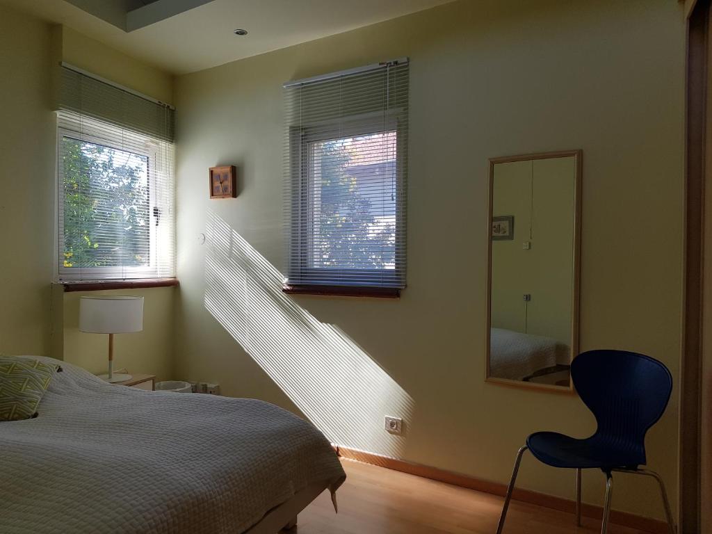 Bright, inviting, unique architecture, great location flat