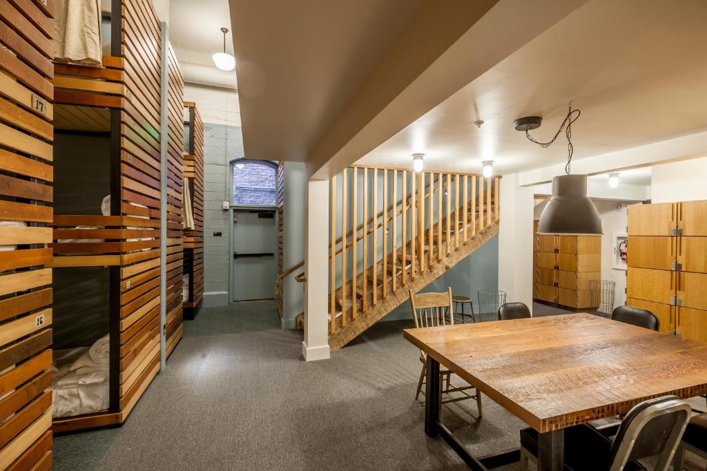 Номер (Односпальная кровать в общем номере для мужчин и женщин), The Society Hotel
