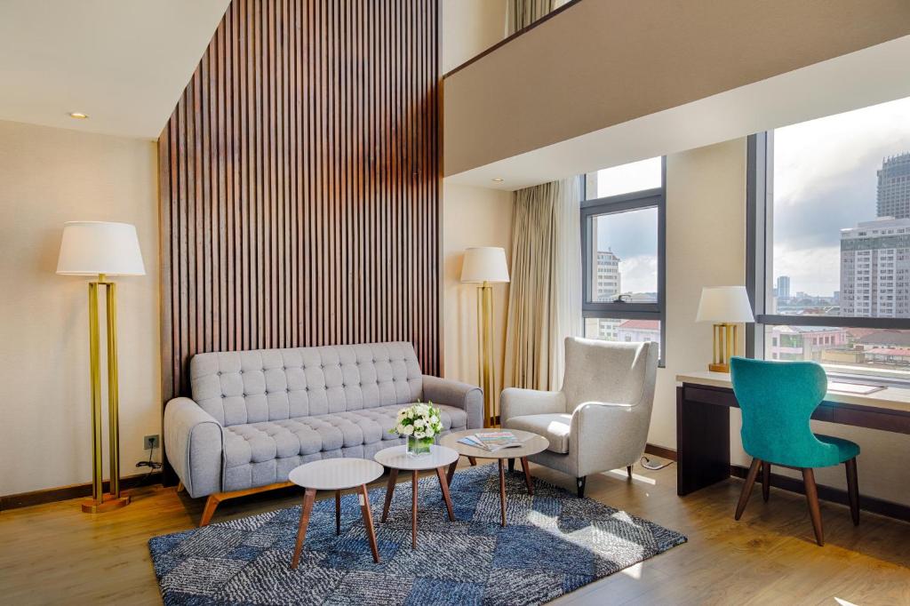 Апартаменты (Loft - One way Airport Transfer), New Orient Hotel Da Nang