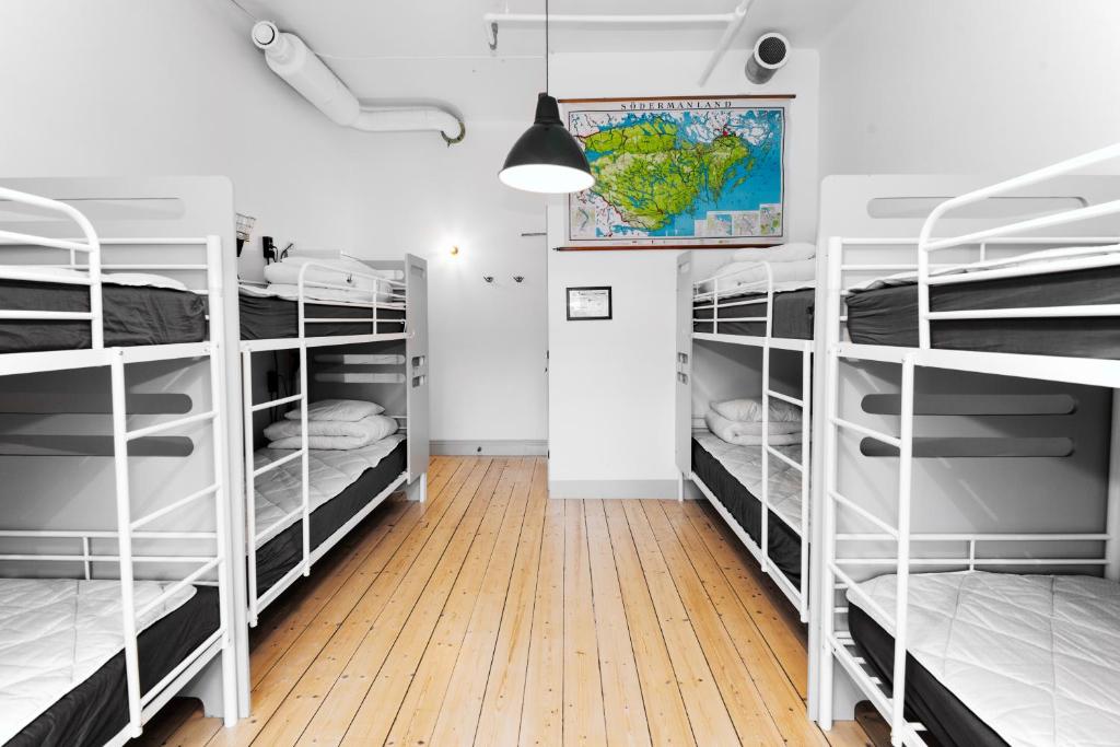 Номер (Кровать в общем 8-местном номере), City Backpackers Hostel