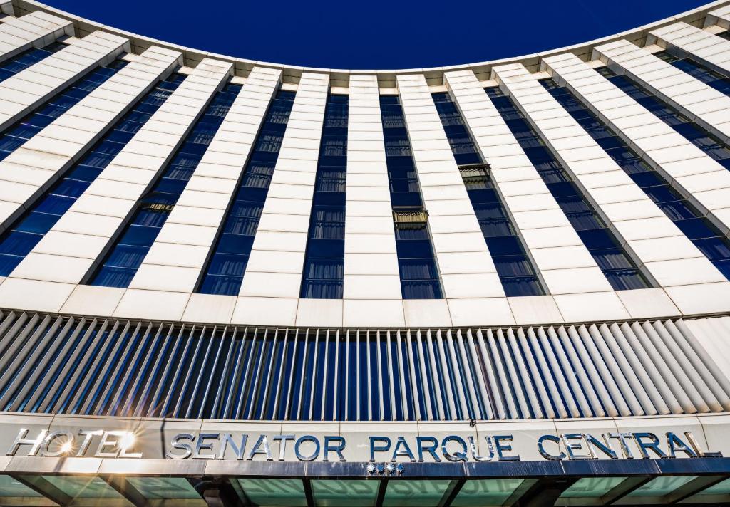 Senator Parque Central photo 2