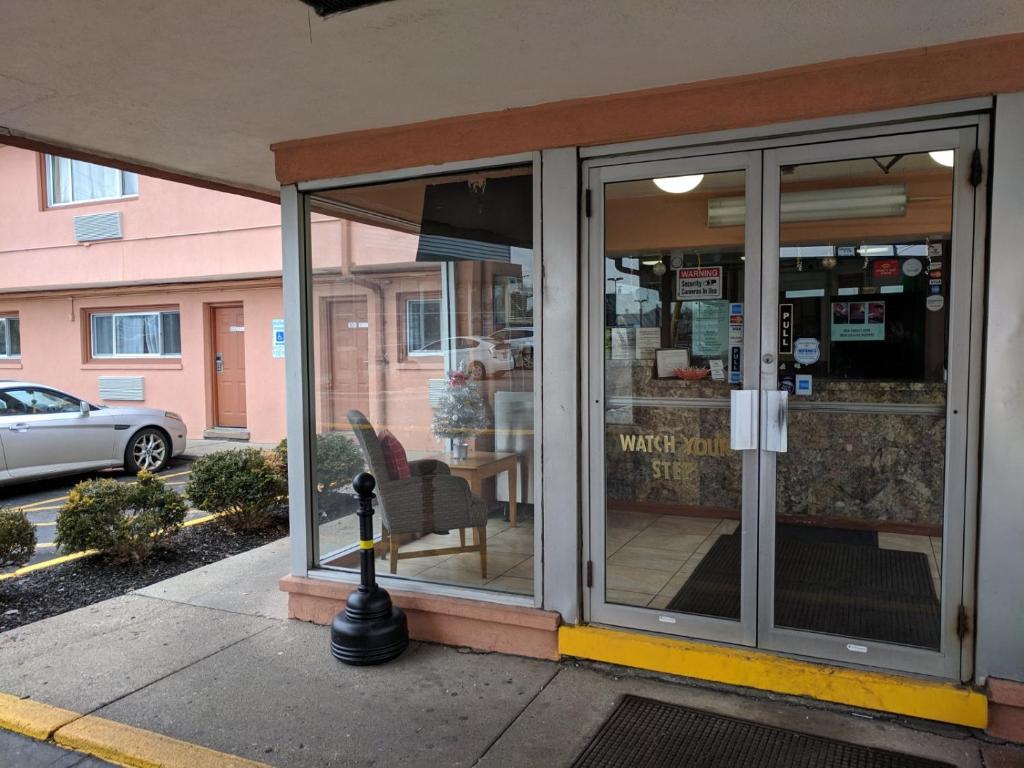 Skylark Motel photo 1