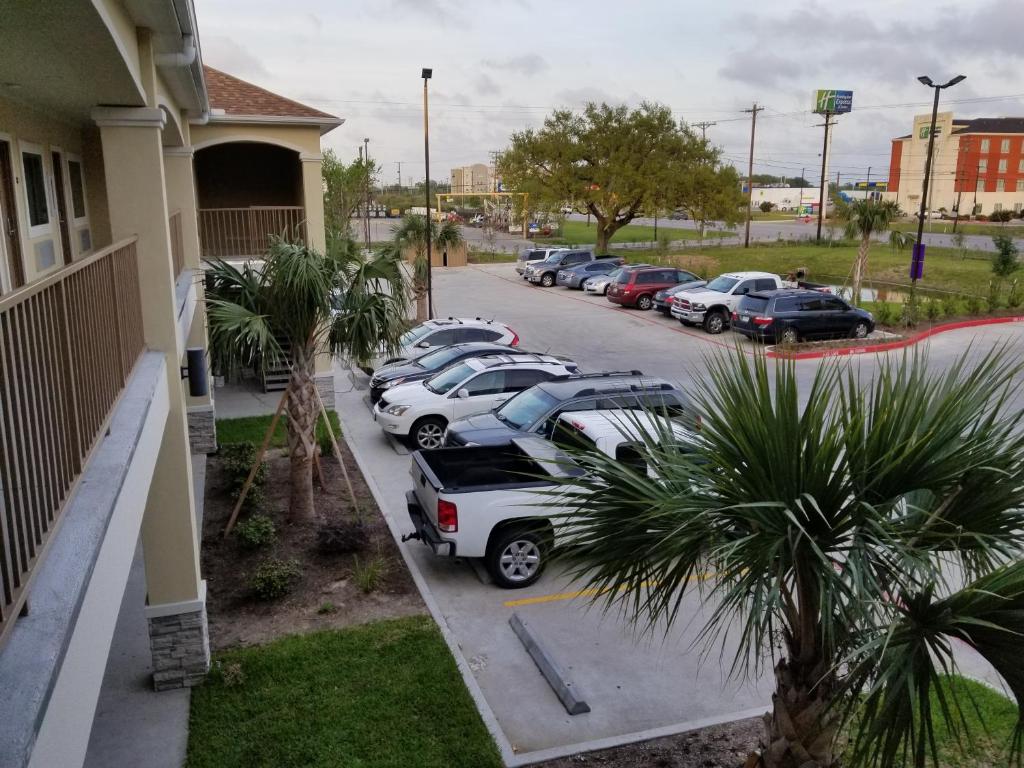 Scottish Inns & Suites photo 1