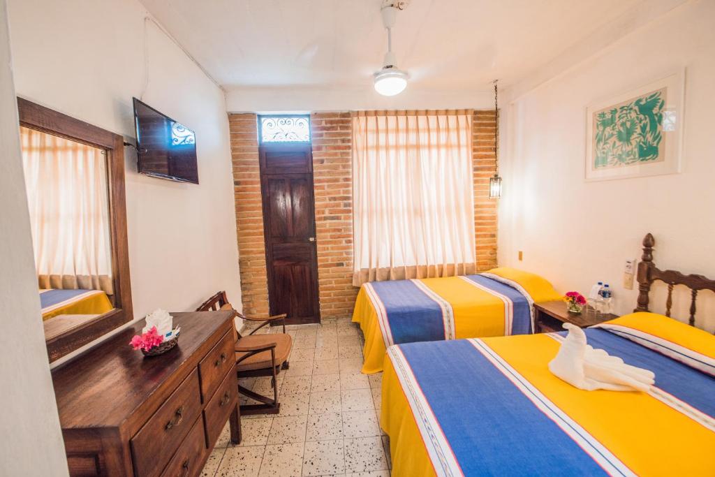 Трехместный (Стандартный номер с 2 двуспальными кроватями, балкон), Hotel Villa del Mar Tradicional