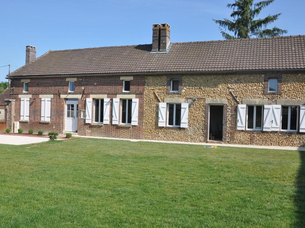 Spacious holiday home in Sormery with pool photo 1