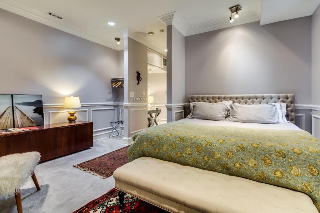 Ruby Room image