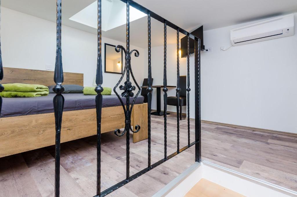 Двухместный (Двухуровневый двухместный номер с 1 кроватью), Rooms Baza