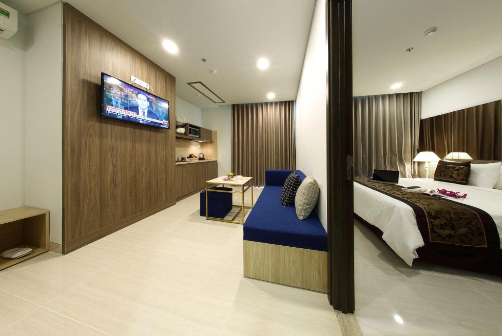 Семейный (Family Suite with Balcony with Landmark 81 view), Aurora Western Village