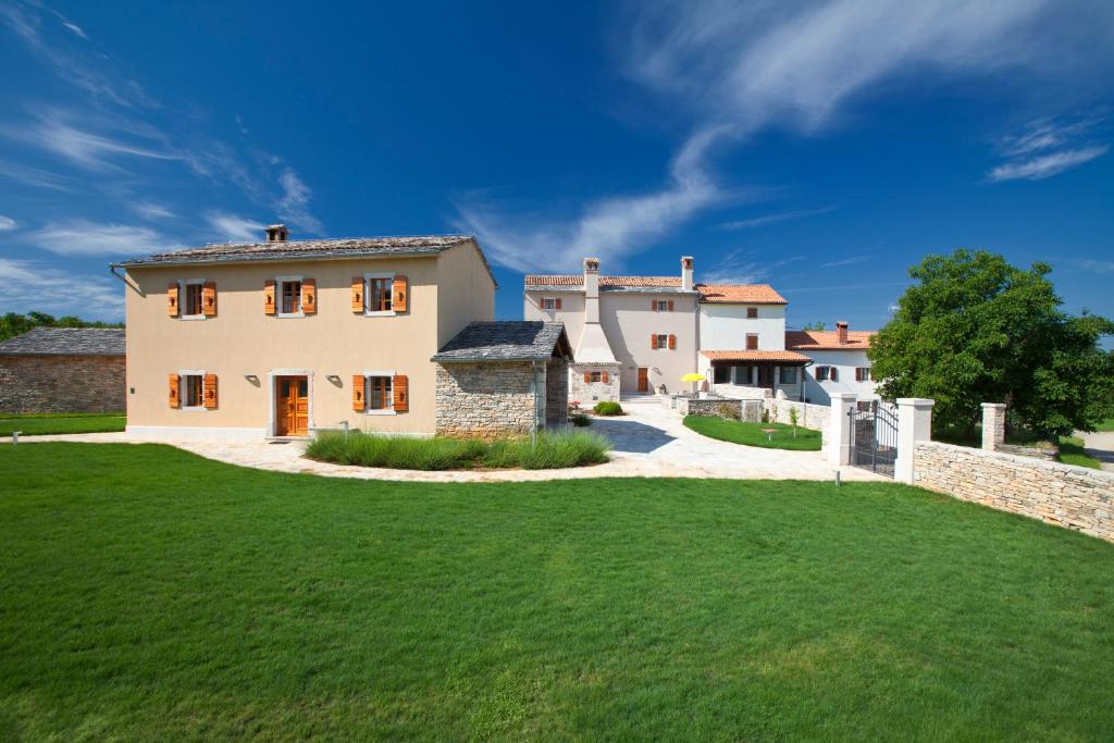 Villa Poropati, Grožnjan, Istria - Luxury Countryside Estate for up to 19 persons - Large pool of 80m2 with kids section photo 3