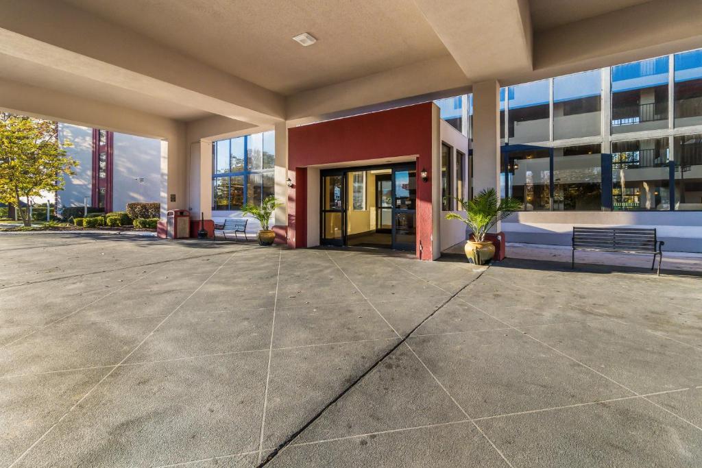 Clarion Hotel Jackson Northwest photo 2