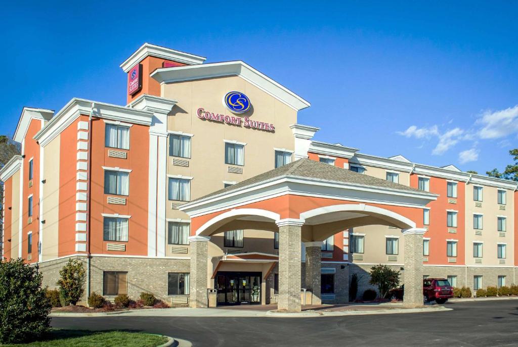Comfort Suites Sanford image