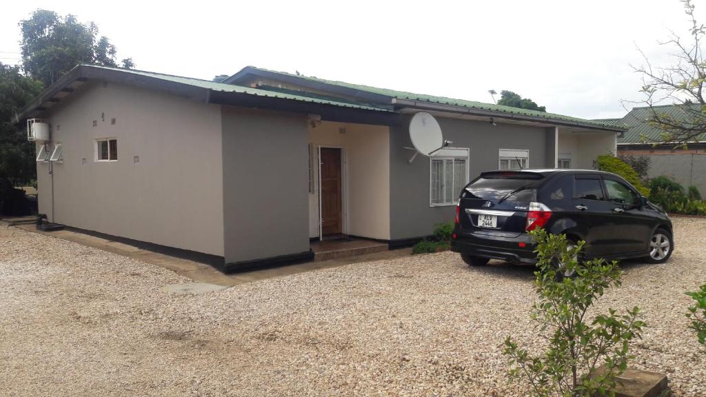 Furnished self-catering bedsitter photo 2