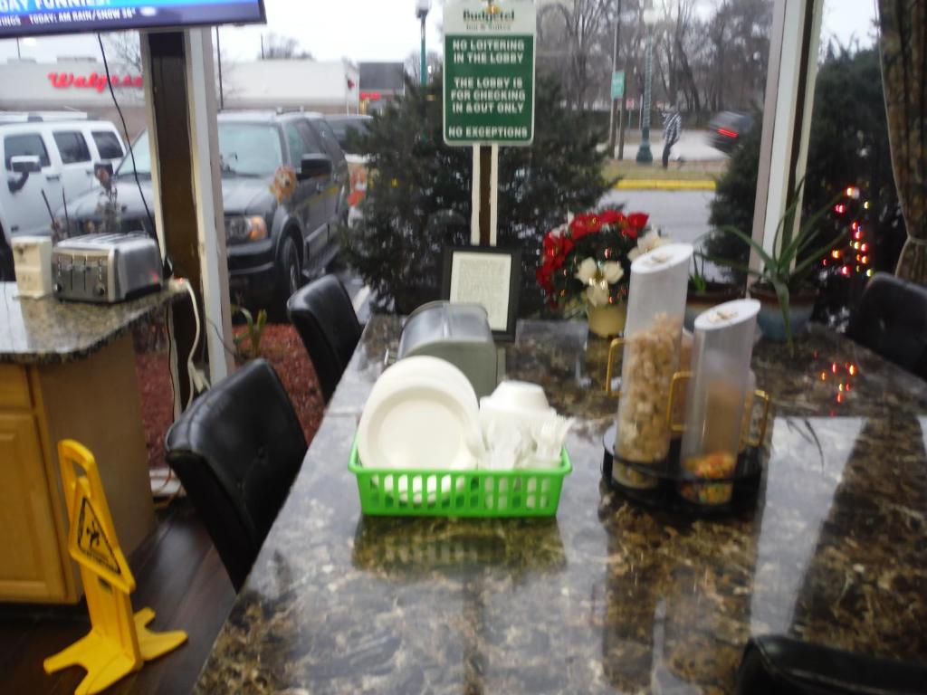 Budgetel Inn & Suites Hotel photo 1