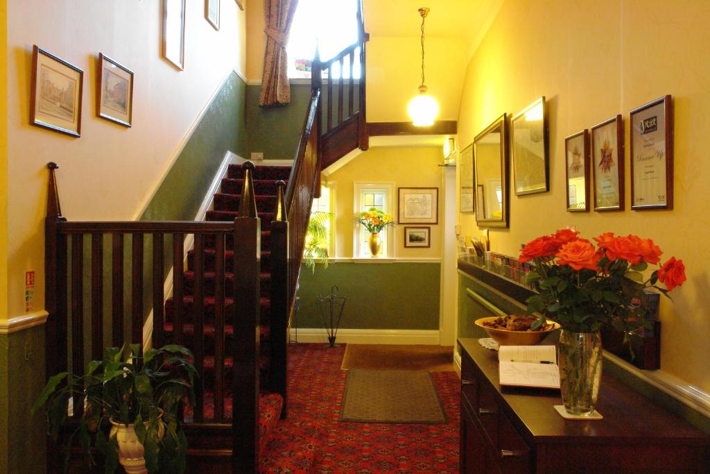 Midway Guest House photo 2