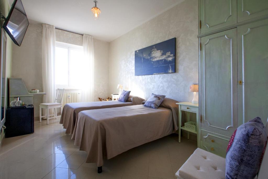 Rogiual Room Type - Large Double or Twin Room Rogiual Room Type - Large Double or Twin Room