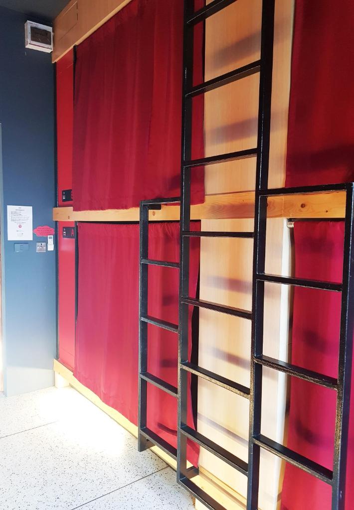 Номер (Кровать в общем 8-местном номере для мужчин и женщин), CLOUD on Saladaeng Silom Hostel Bangkok