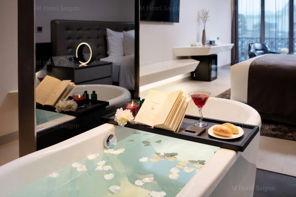 Сьюит (Люкс, вид на культурное наследие), M Hotel Saigon