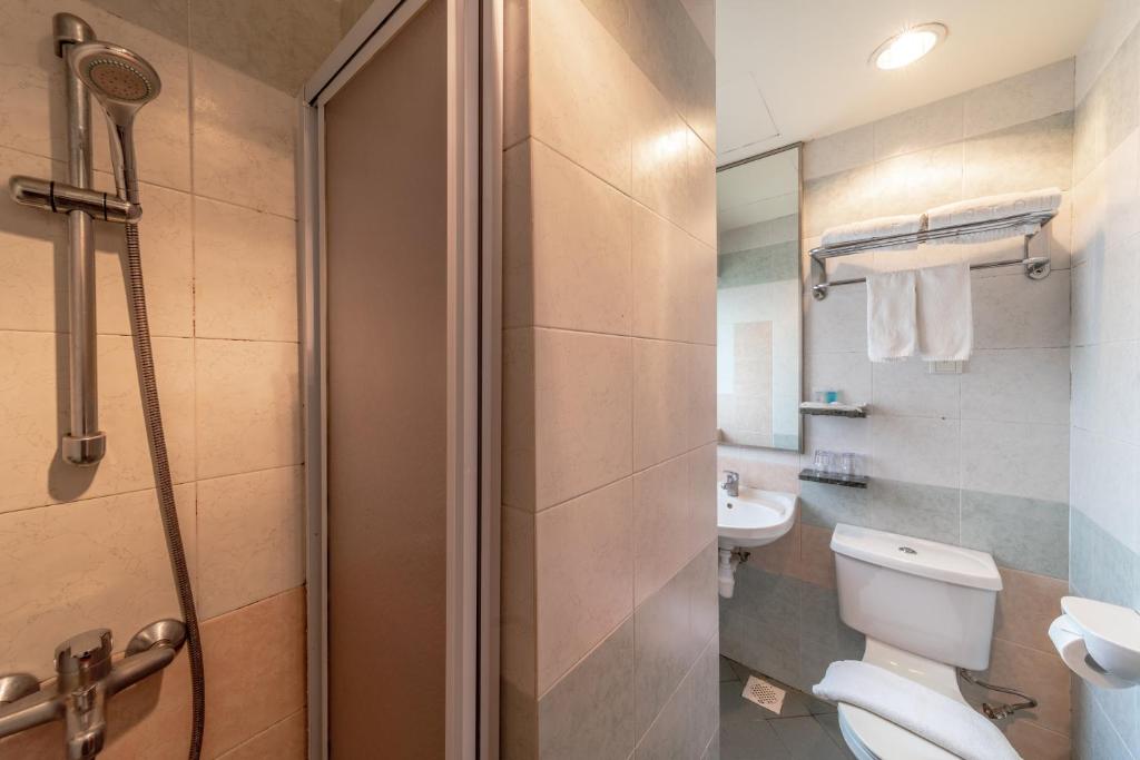Двухместный (Улучшенный номер с кроватью размера «queen-size»), Hotel Bencoolen Singapore