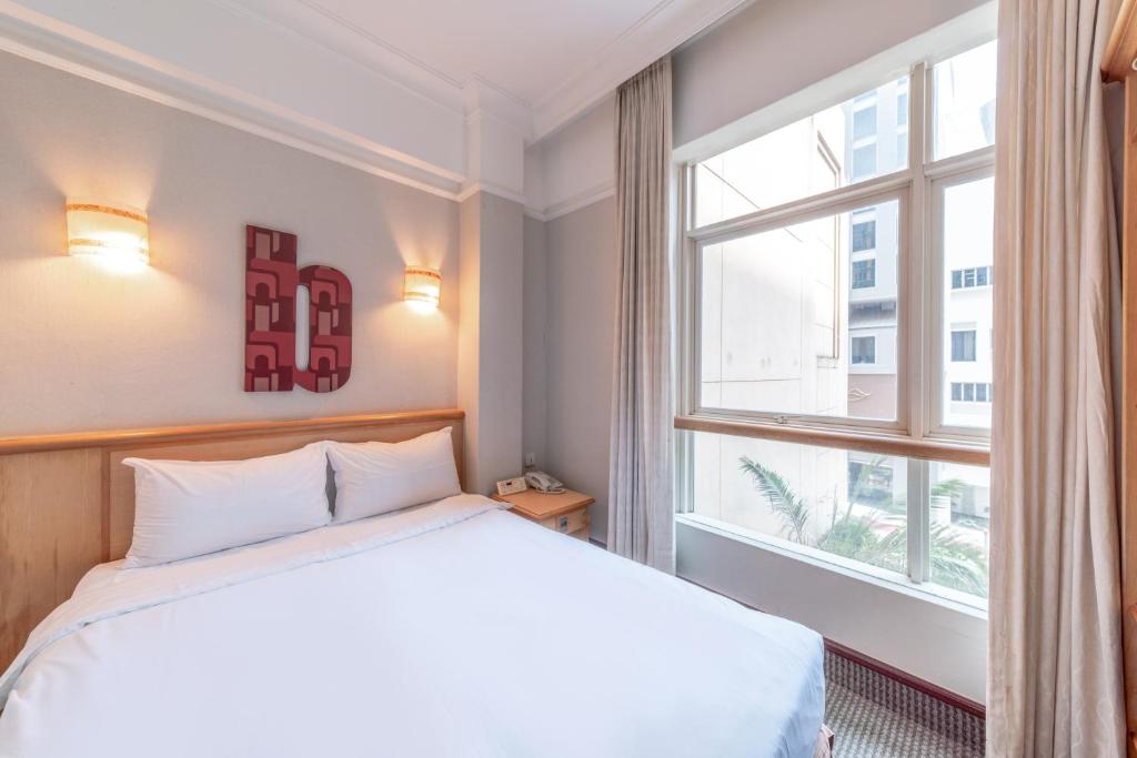 Двухместный (Улучшенный номер с кроватью размера «queen-size»), Hotel Bencoolen Singapore