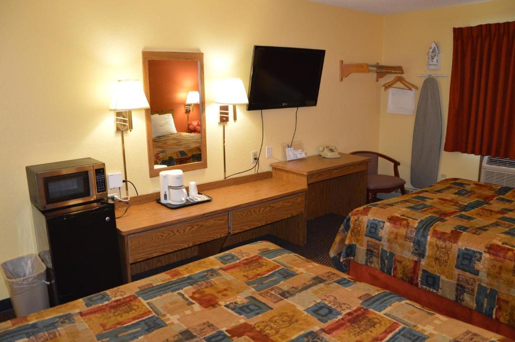 Burnsville Inn & Suites photo 4