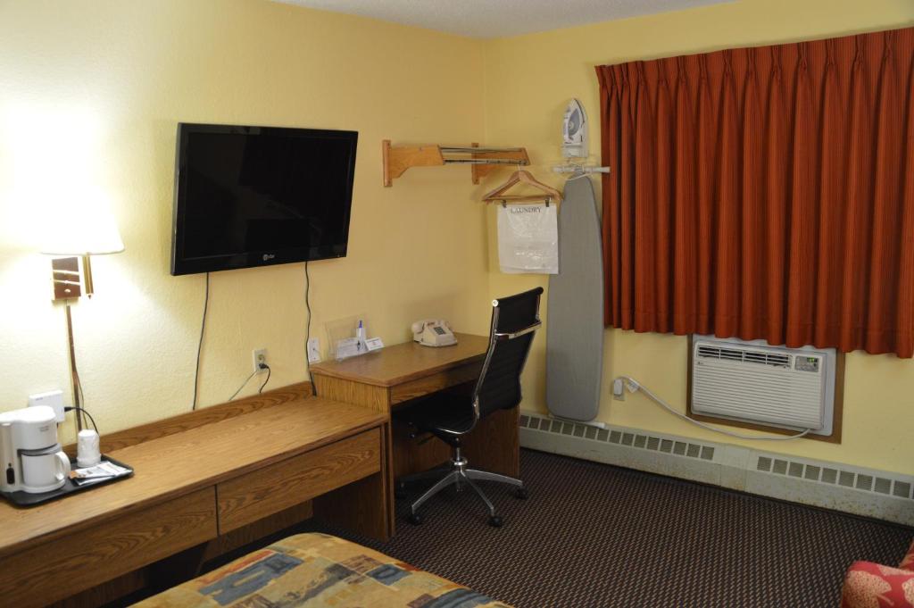Burnsville Inn & Suites photo 3
