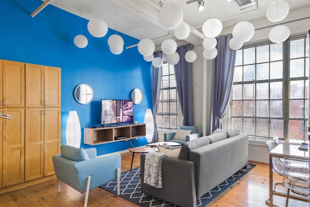 Trifecta 2BR Free Parking Modern Superhost image