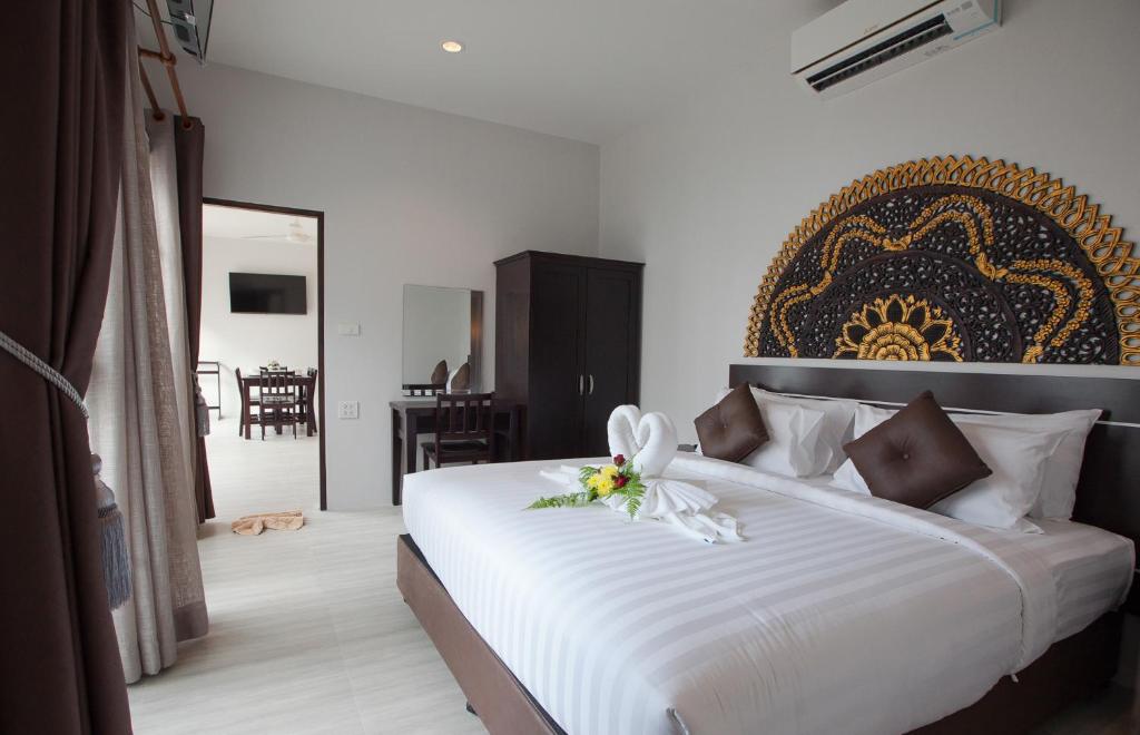 Вилла (Three-Bedroom Villa with Private Pool and Outdoor Hot Tub), Lux Family Villas
