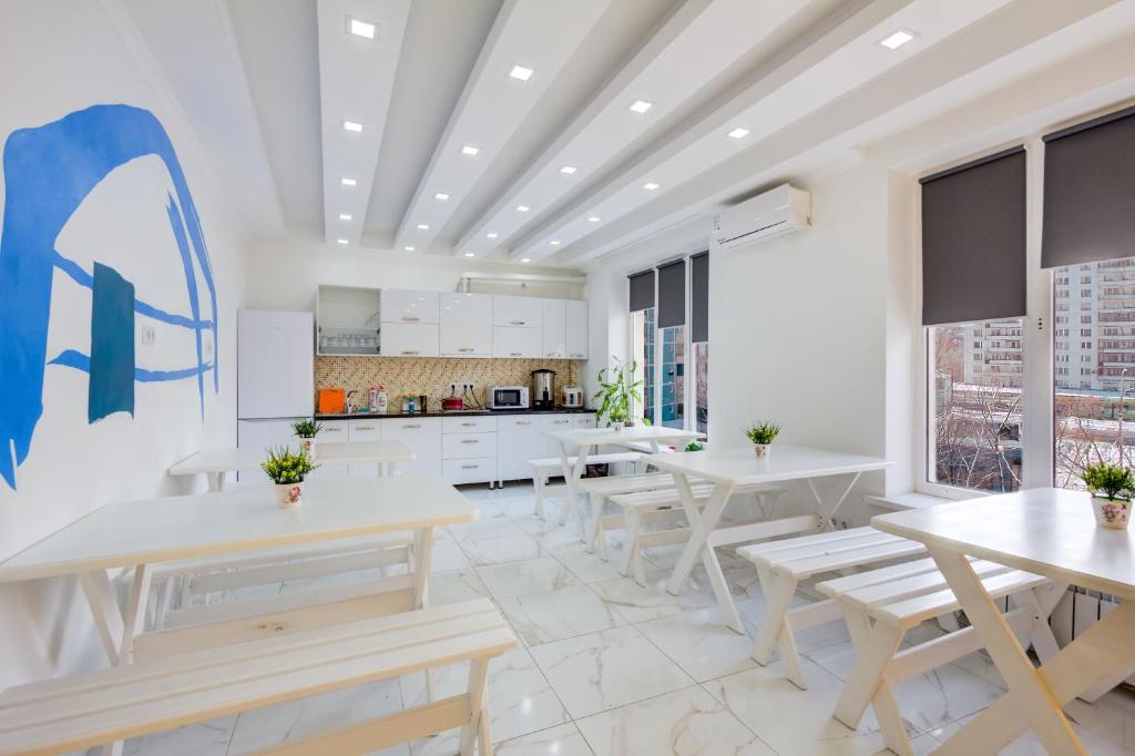 WHITE HOTEL & HOSTEL photo 3