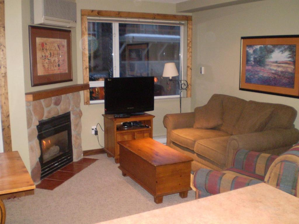 Studio suite located in the heart of Whistler village photo 1