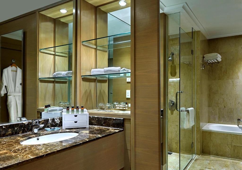 Двухместный (Номер «Премиум» с кроватью размера «king-size»), Pullman Kuala Lumpur City Centre Hotel & Residences