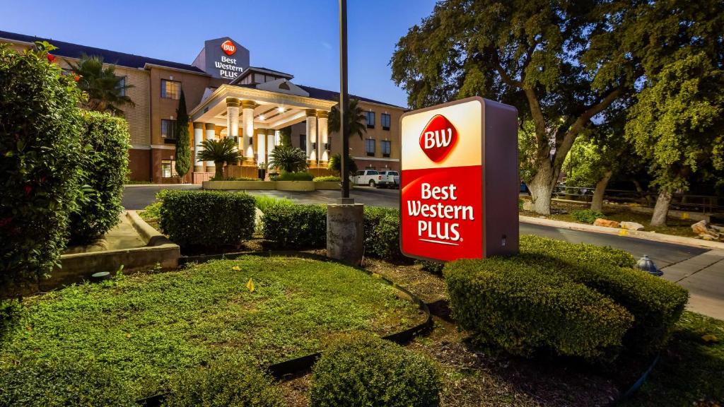 Best Western Plus Hill Country Suites image