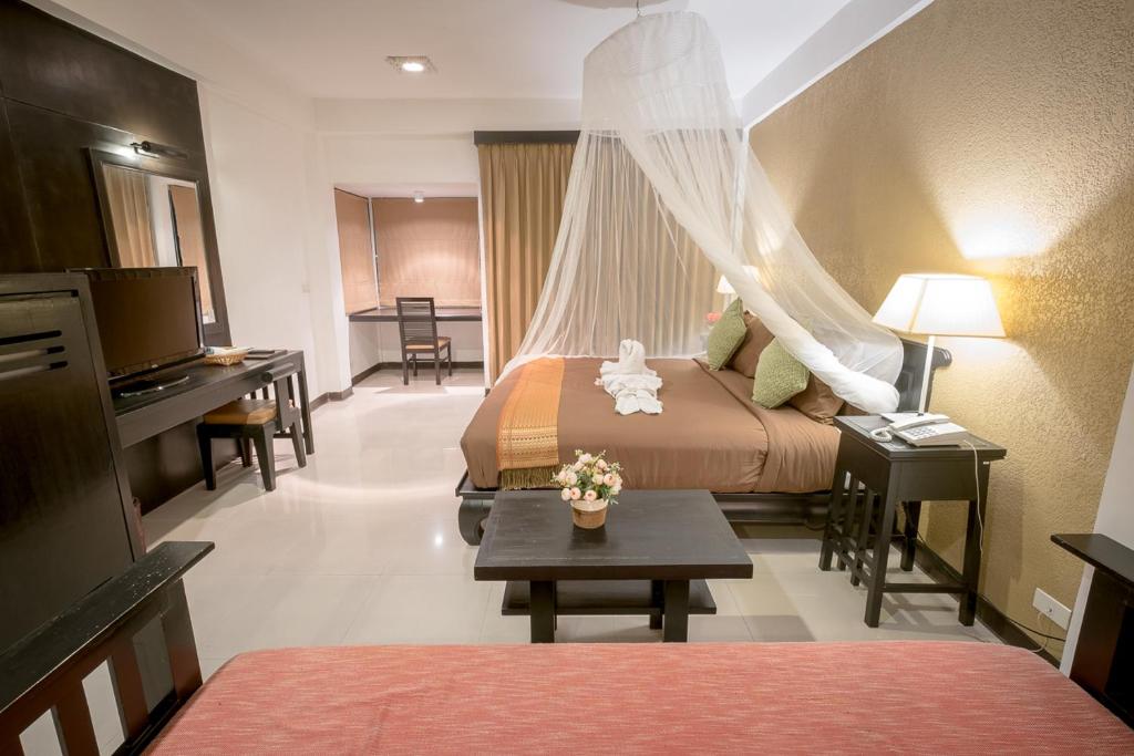 Сьюит (Полулюкс, вид на бассейн), Siam Piman Hotel