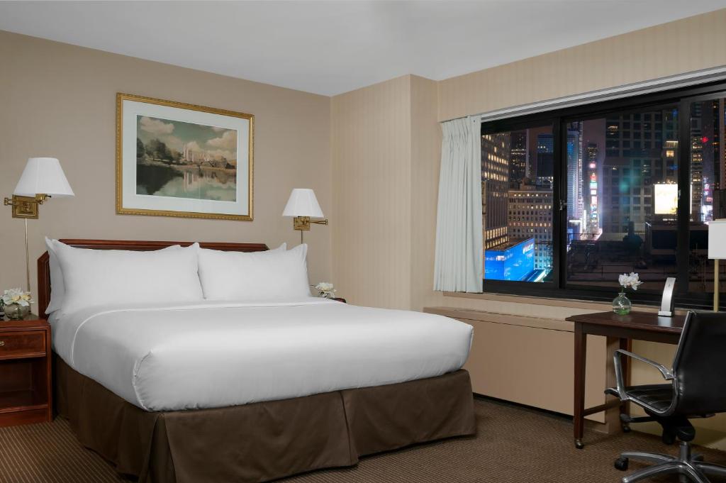 Двухместный (Стандартный номер с кроватью размера «king-size» - Высокий этаж), The Manhattan at Times Square