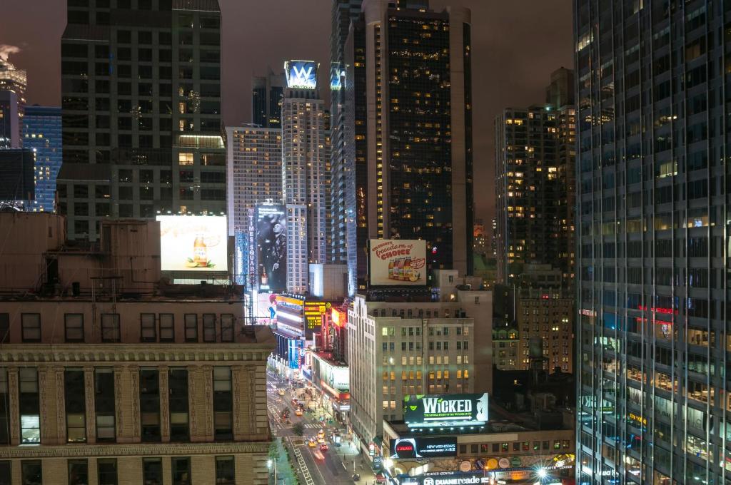 Двухместный (Стандартный номер с кроватью размера «king-size» - Высокий этаж), The Manhattan at Times Square