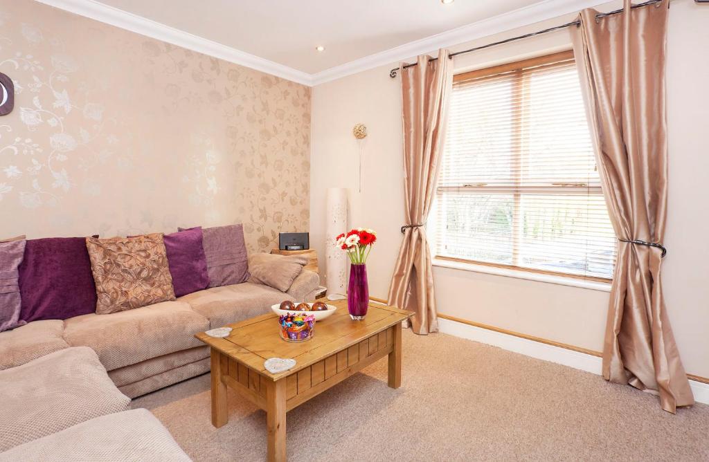 Riverbank View Three Bedroom Apartment with Free Parking photo 4