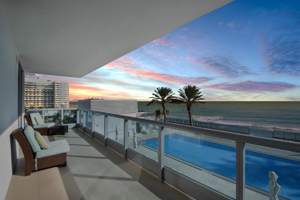Апартаменты (Апартаменты с 1 спальней - с видом на океан), Churchill Suites Monte Carlo Miami Beach