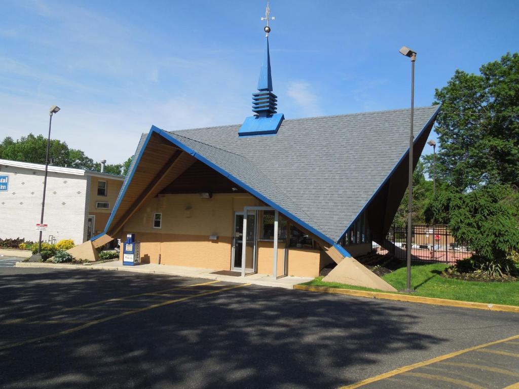Crystal Inn Neptune image