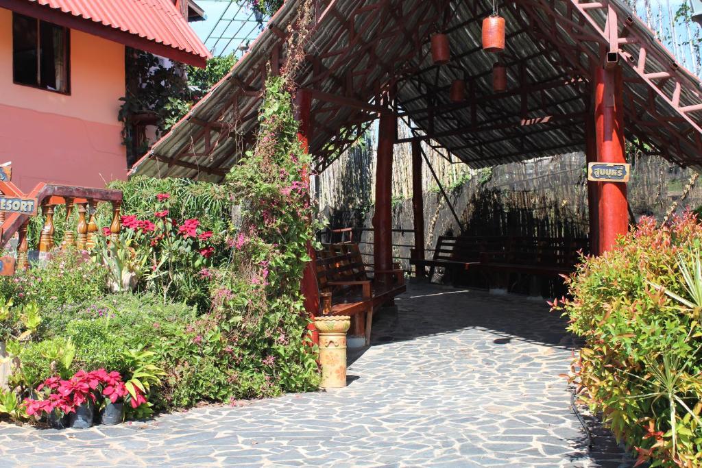 Phuphet Hill Resort photo 4
